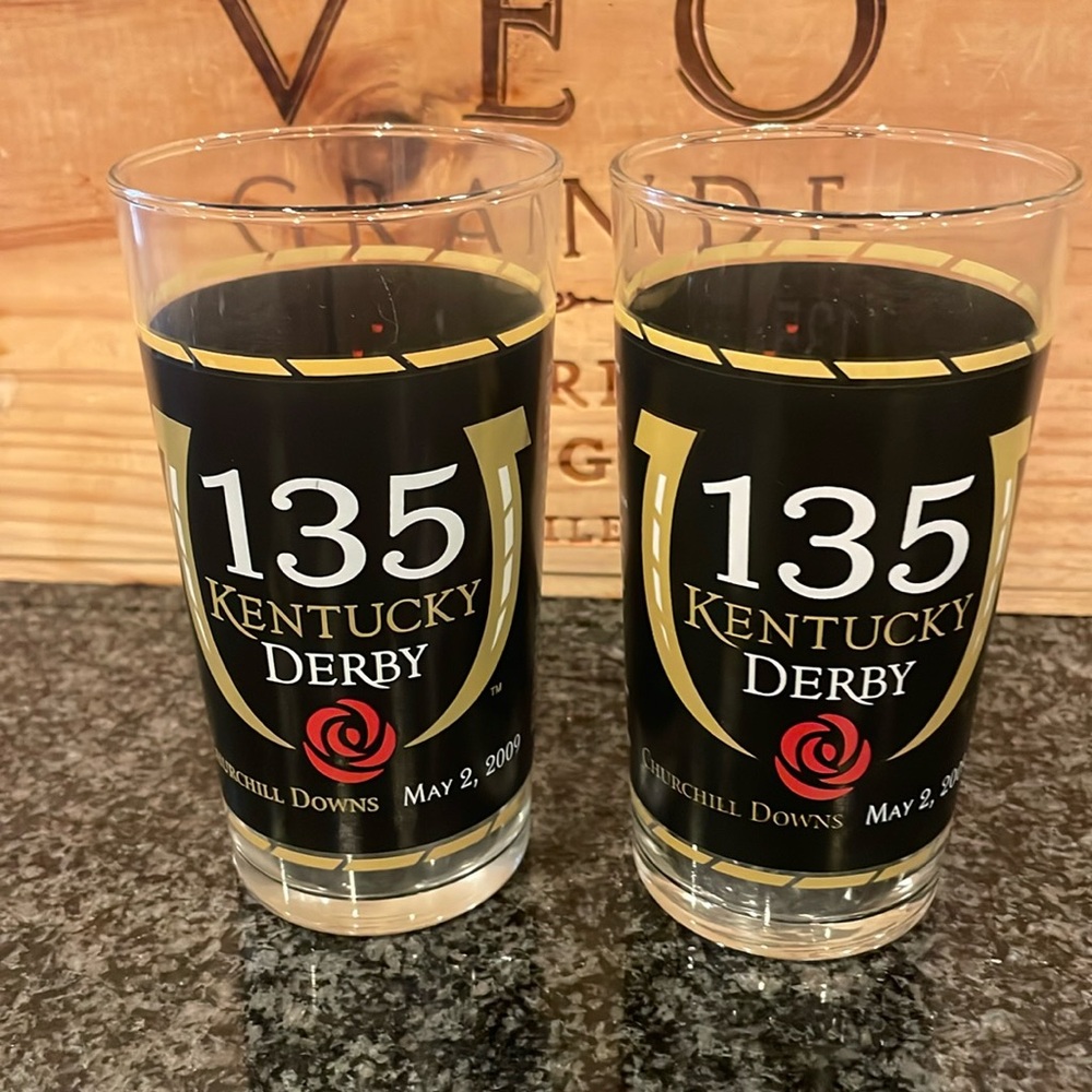 Lot Of Two 2009 OFFICIAL 135TH KENTUCKY DERBY  GLASS CHURCHILL DOWNS